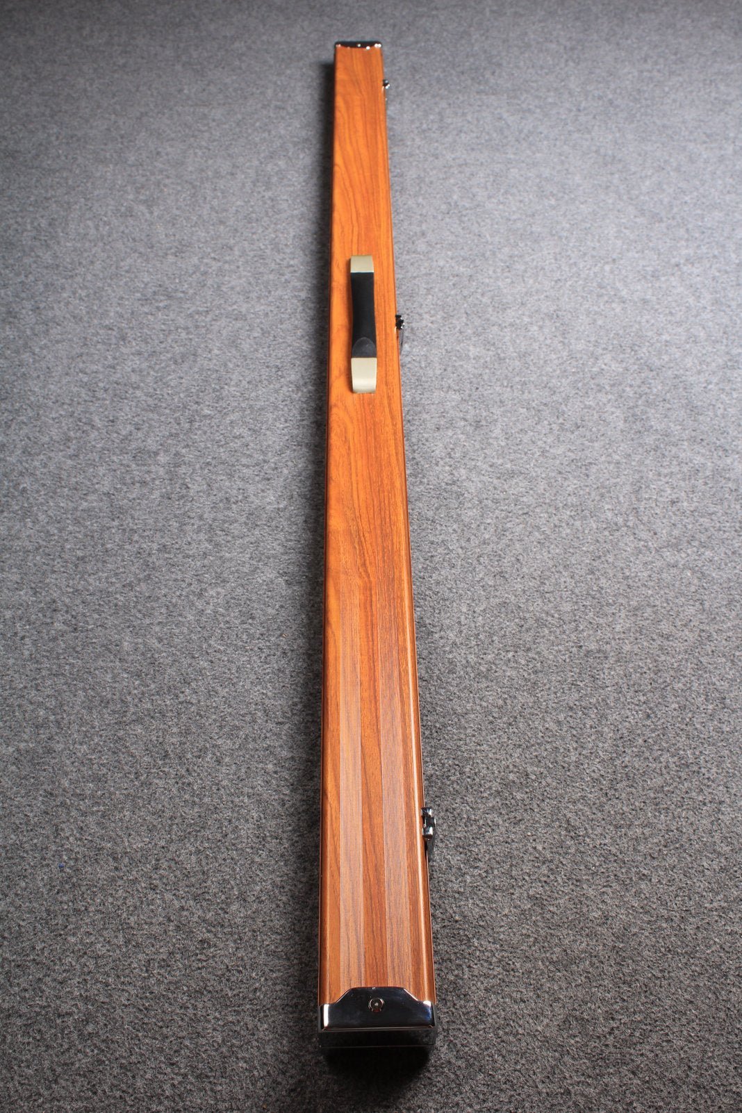 Slim Aluminium One-Piece Cue Case with Flocked Interior - Image 2
