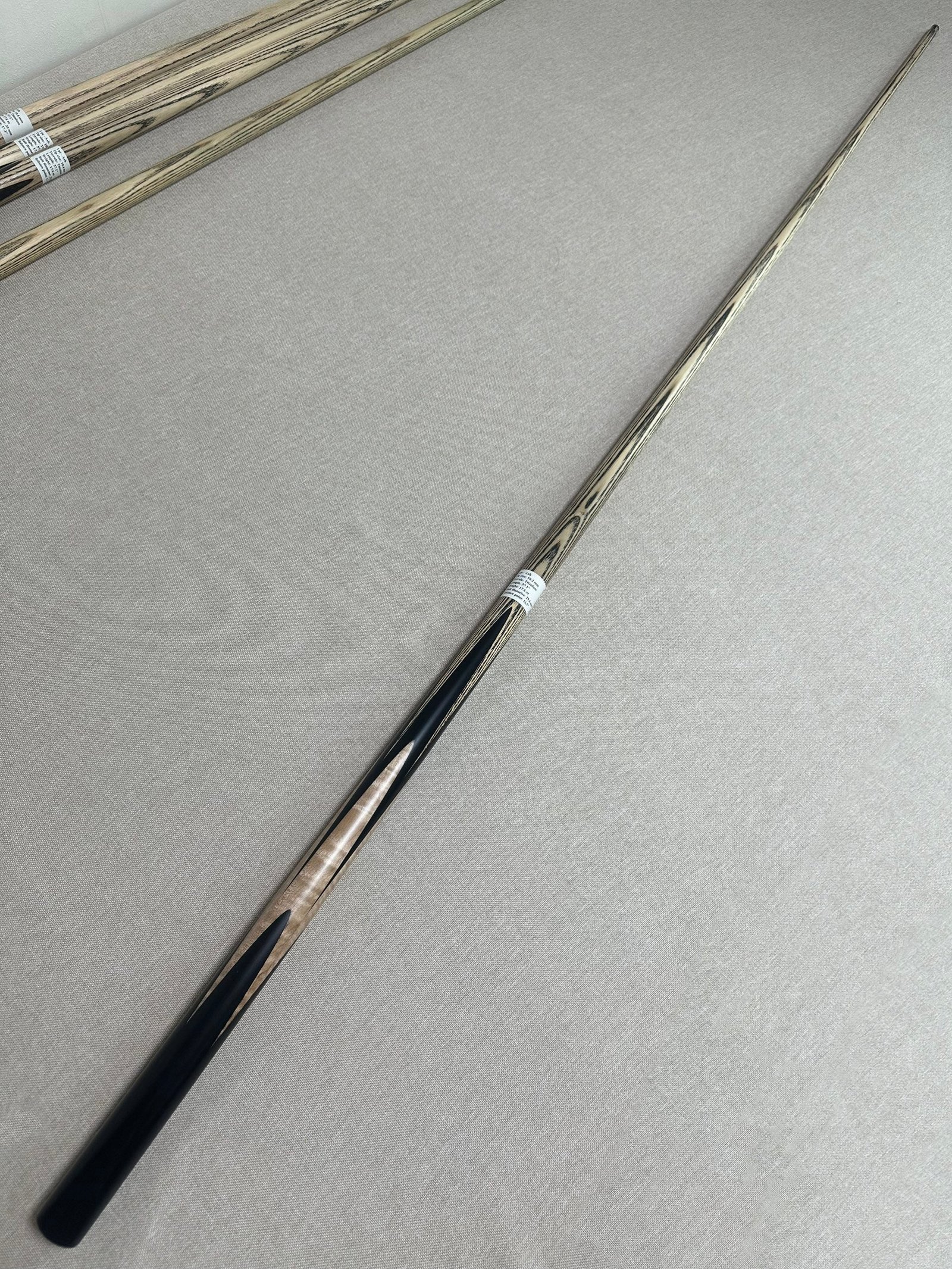 One-Piece Black Ebony Snooker Cue - 10.2mm Tip 17.6oz - Image 2