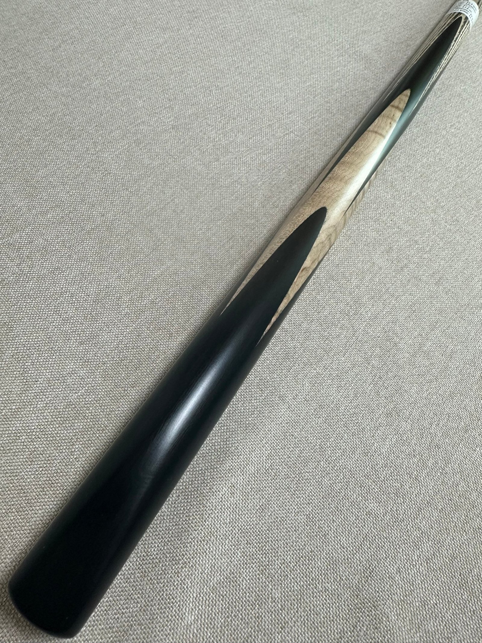 One-Piece Black Ebony Snooker Cue - 10.2mm Tip 17.6oz