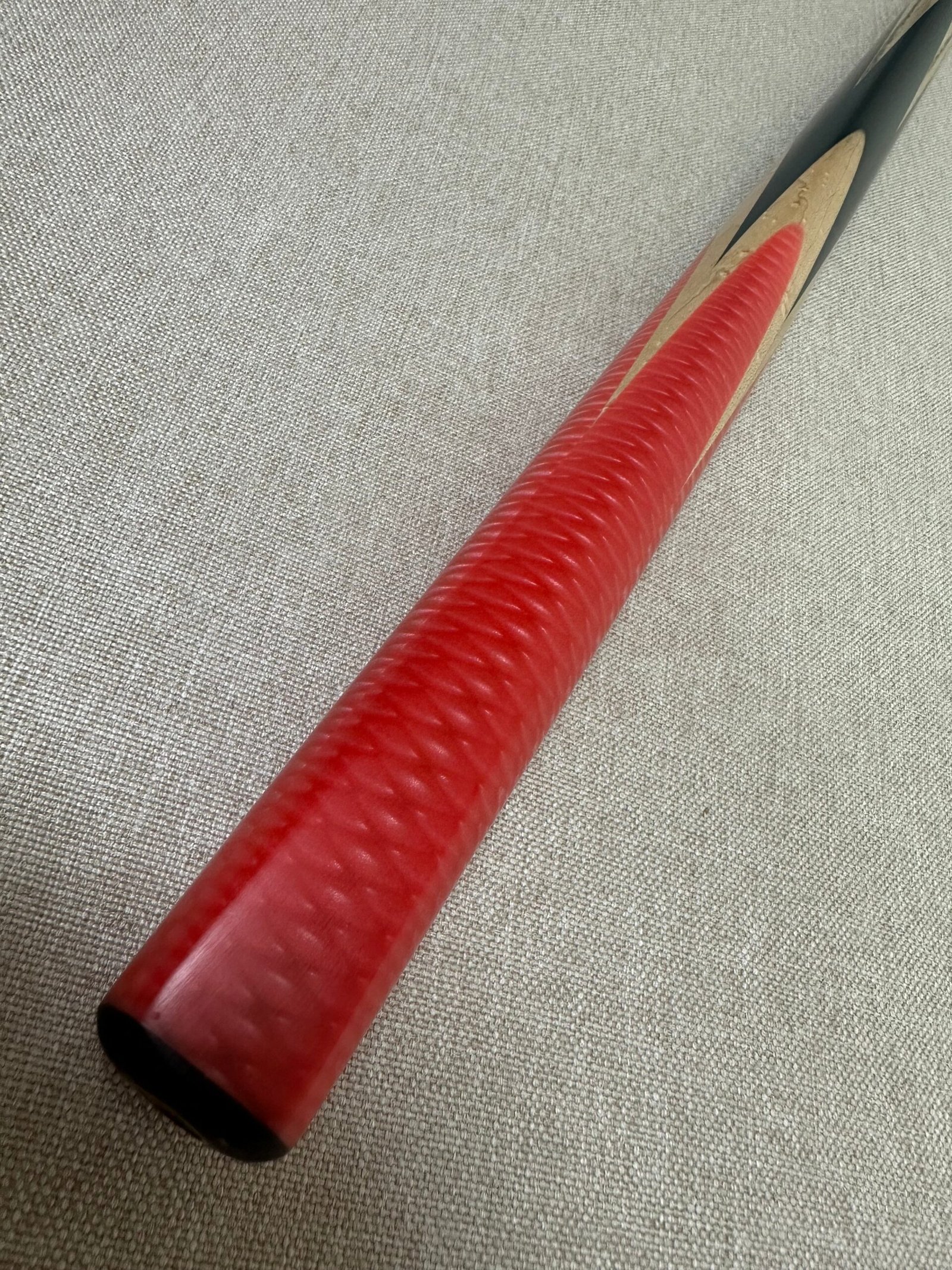 One-Piece Black Ebony Snooker Cue - 10.1mm Tip 17.9oz