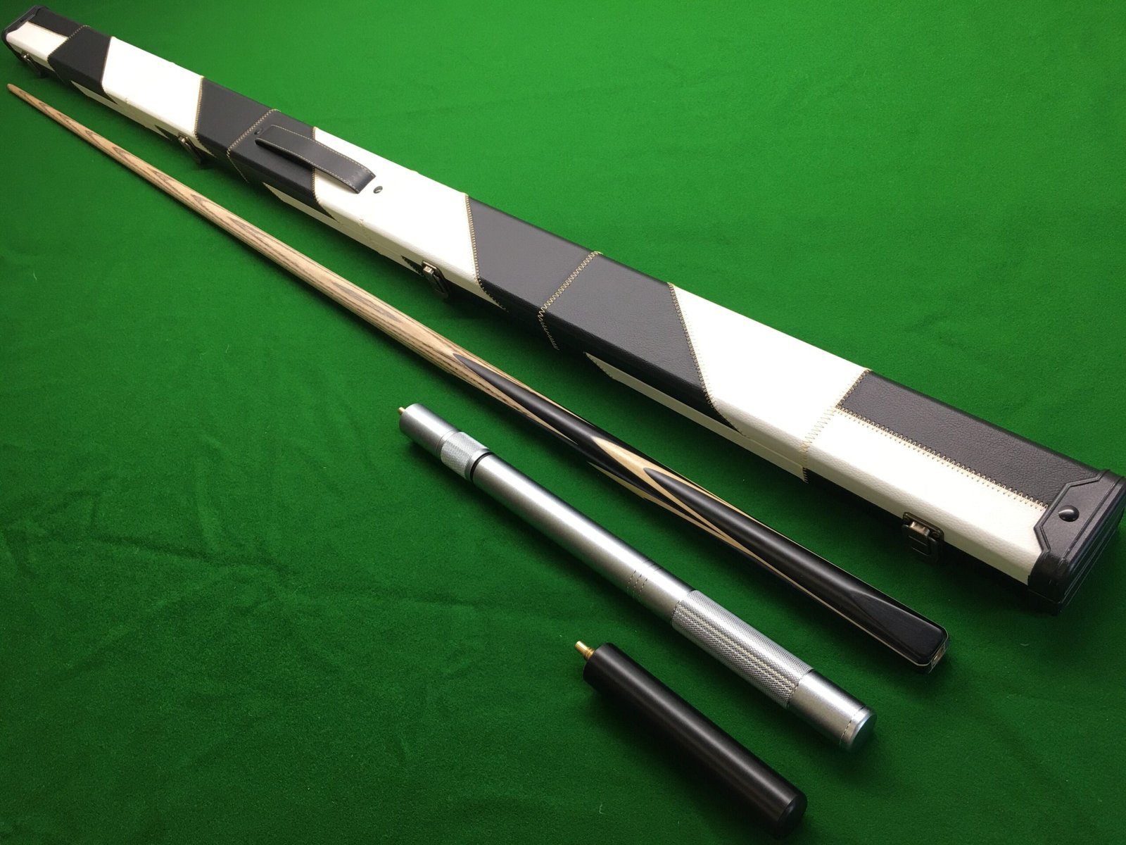 One-Piece Ash Snooker Cue Set with Hard Case - WDA