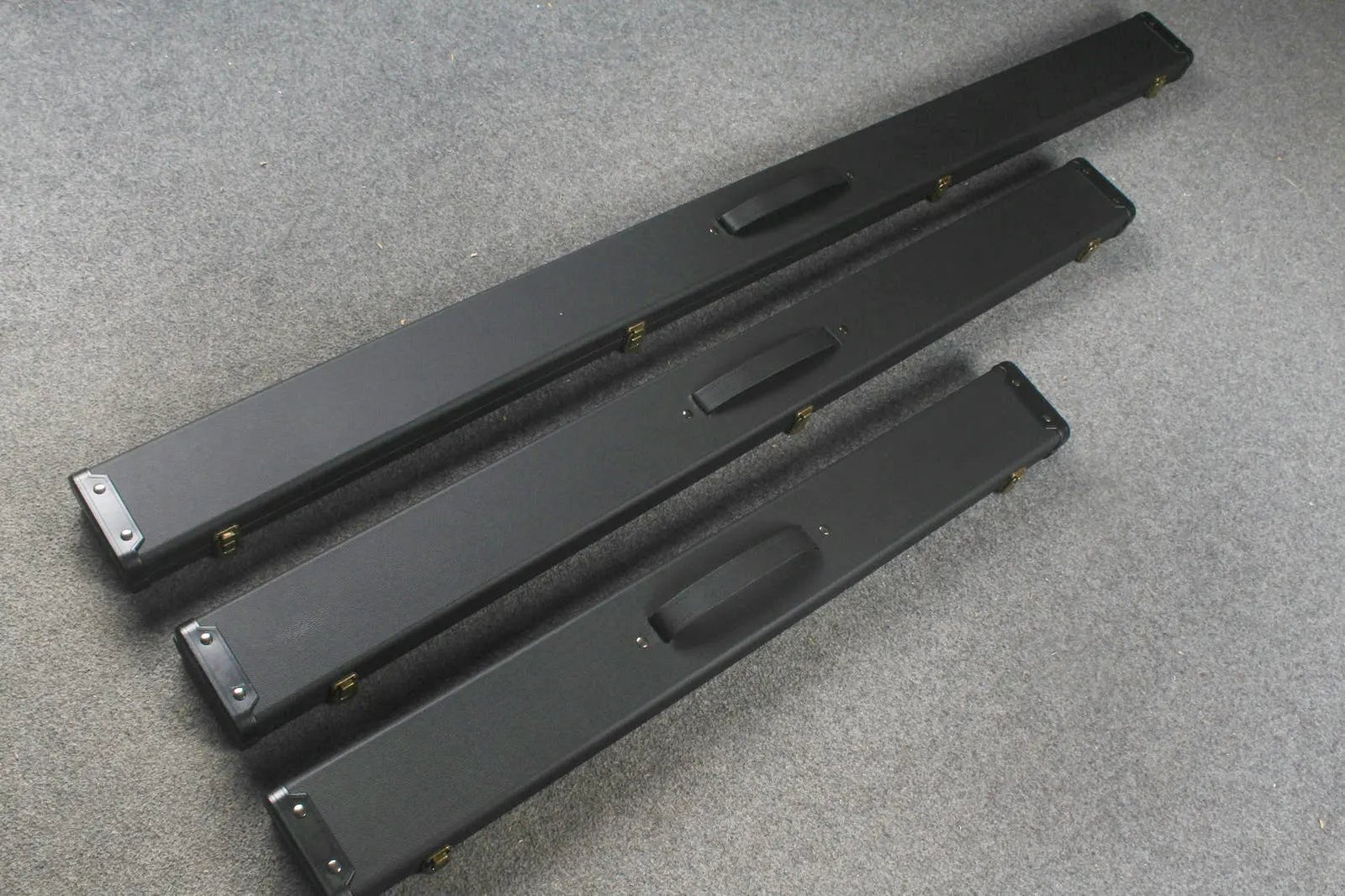 Plain Black 3-Slot Hard Cue Case with Plastic End Caps - Image 2